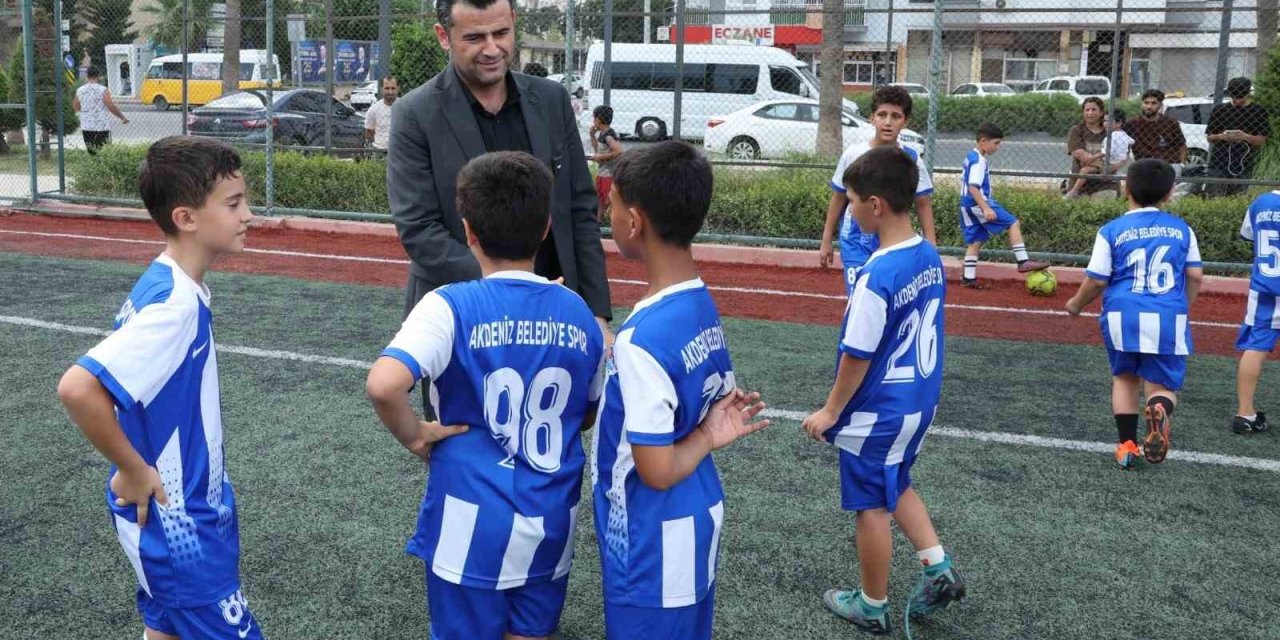 Akdenizli Yüzlerce Çocuk Sporla Geleceğe Hazırlanıyor