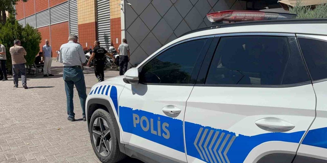 Konya’da Alışveriş Merkezinde Bıçaklı Kavga: 1 Ölü
