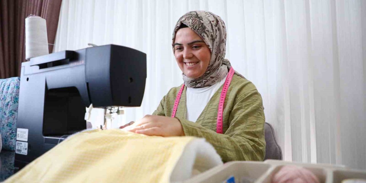 Hobi Olarak Dikiş Kursuna Başvurdu, Kendi Markasını Kurdu