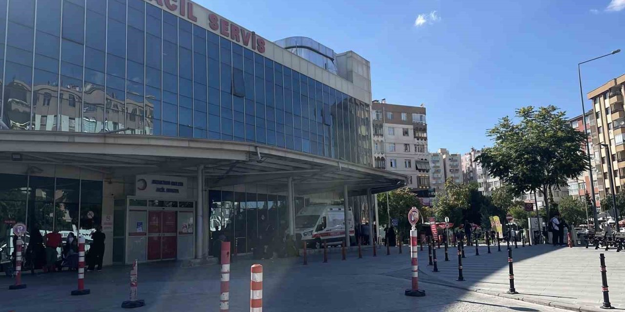 Tartıştığı Kişiler Tarafından Bıçaklanan 18 Yaşındaki Genç Hayatını Kaybetti
