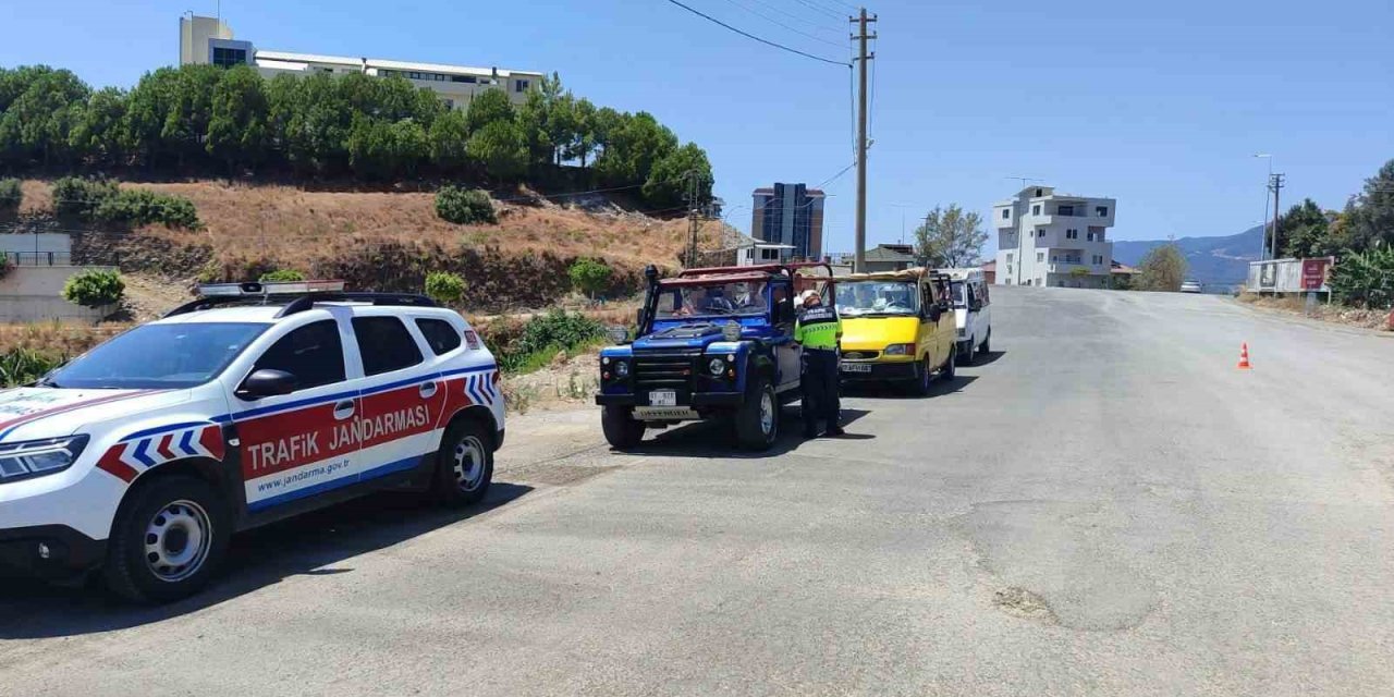 Antalya’da Jandarma Ekiplerinden Safari Araçlara Yönelik Denetim