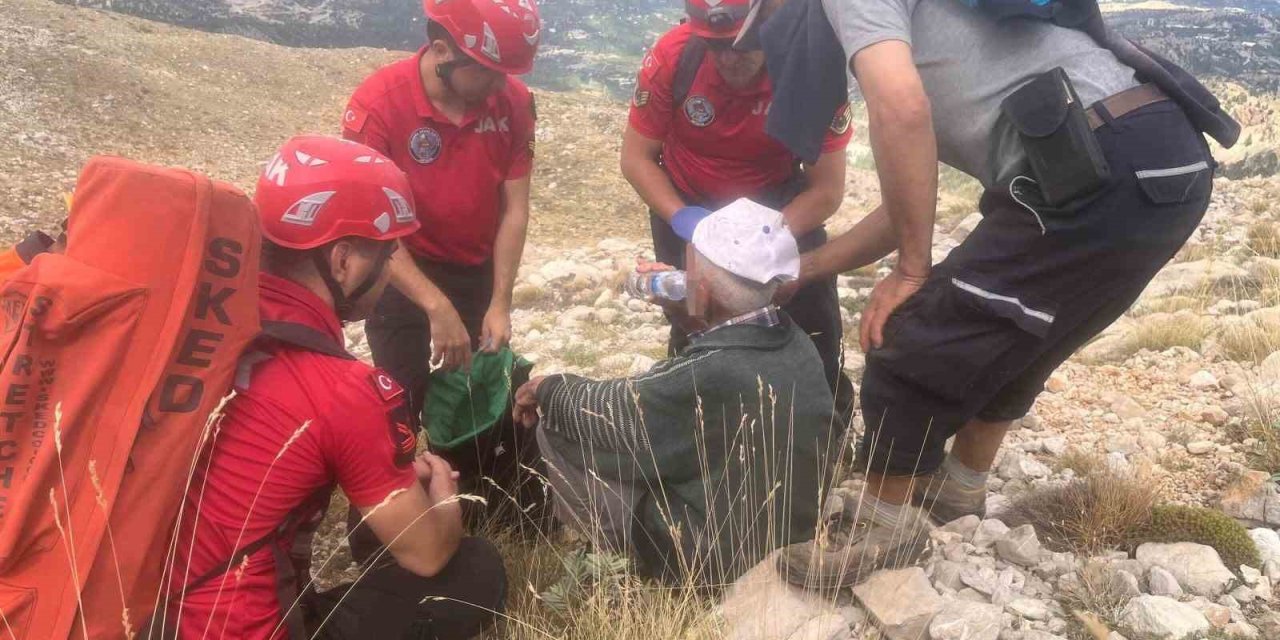 Antalya’da Kayıp Yaşlı Adam Jandarma Ekiplerince Bulundu