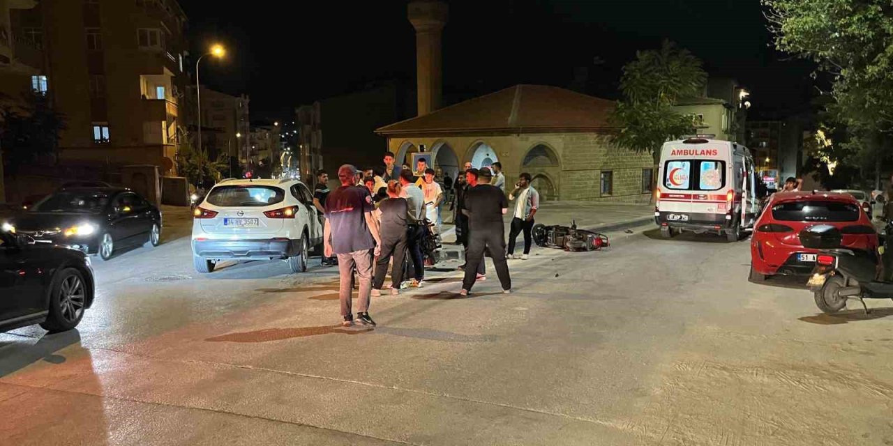 Niğde’de Motosiklet İle Otomobil Çarpıştı: 1 Yaralı