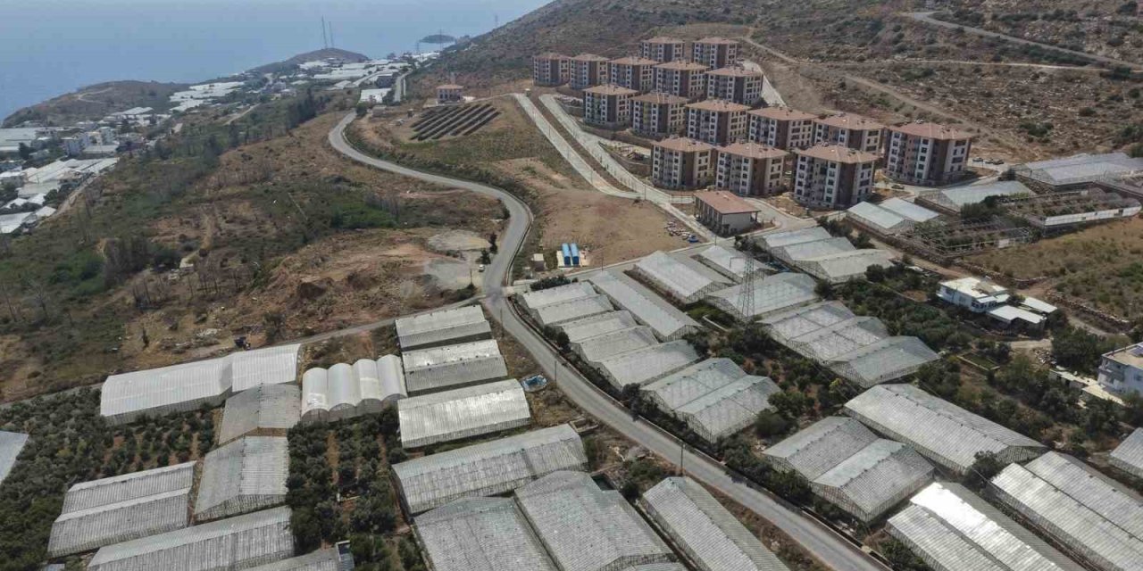 Aydıncık’ta Bozulan Yol Yenilendi, Ulaşım Rahatladı