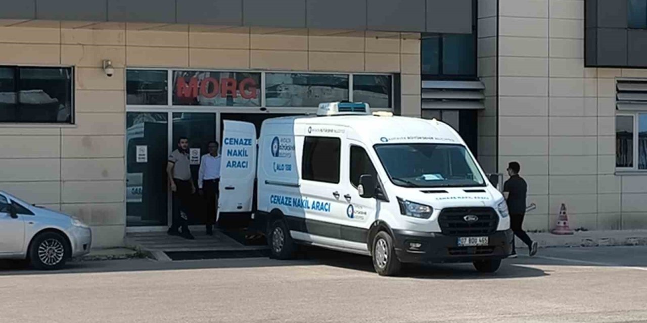 Feci Kazada Hayatını Kaybeden Çiftin Cenazeleri Yakınları Tarafından Teslim Alındı
