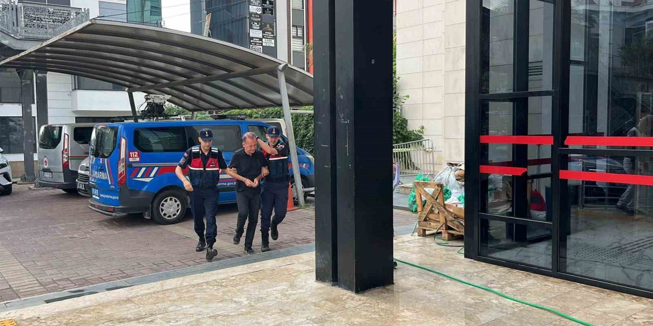 Alanya’da Eşini Ve Kayınvalidesini Bıçakladıktan Sonra İntihar Girişimini Canlı Yayınlayan Şahıs Tutuklandı
