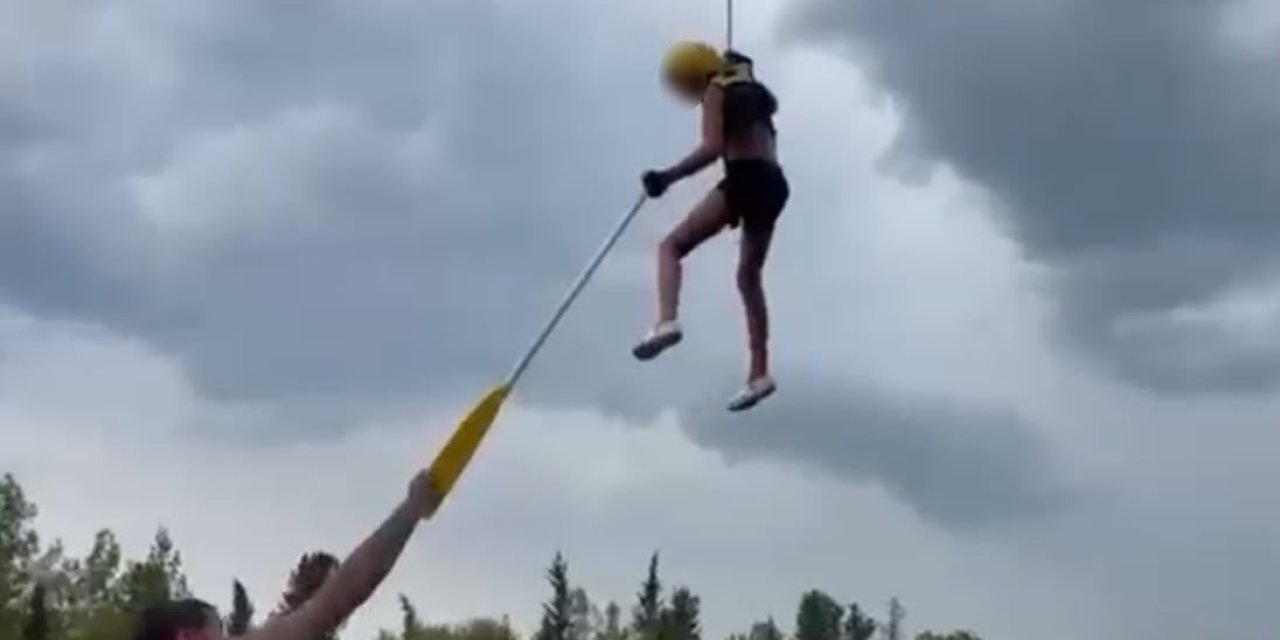 Kanyonda Ziplinede Asılı Kalan Turist Çocuğu Rafting Rehberi Kurtardı