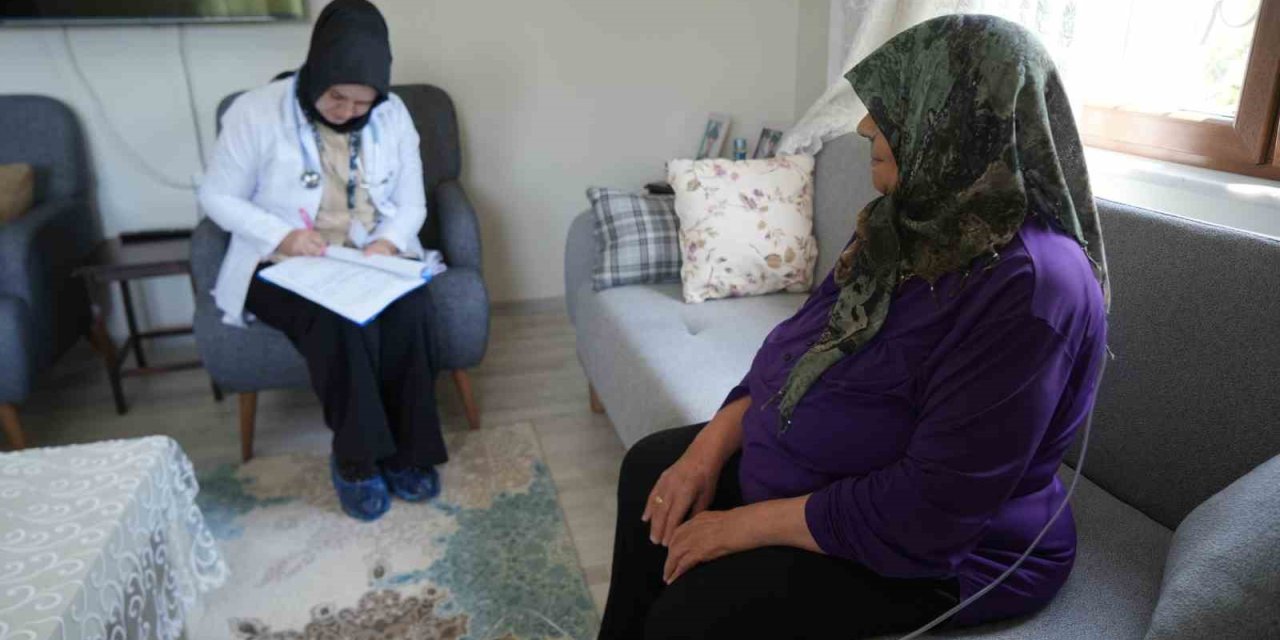 Niğde’de Evden Çıkamayan Hastalar Sağlık Hizmetine Evinde Ulaşıyor