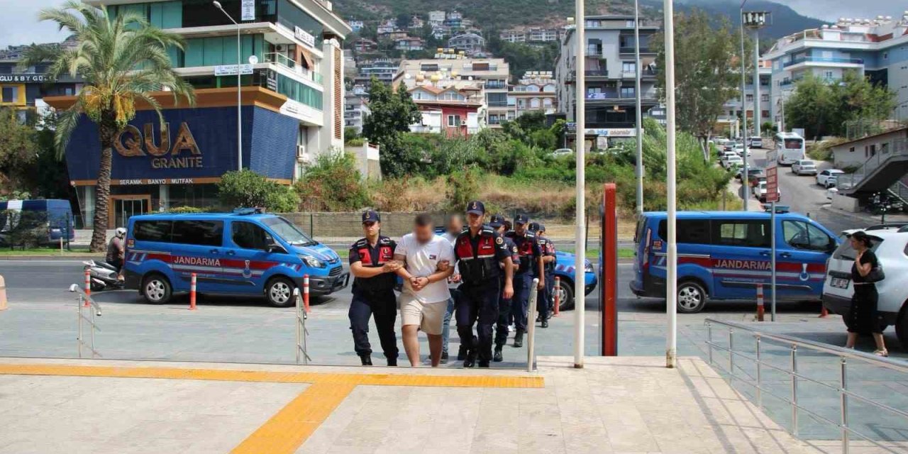 Alanya’da Emlak Ofisini Kurşunlayan 2 Şüpheli Tutuklandı