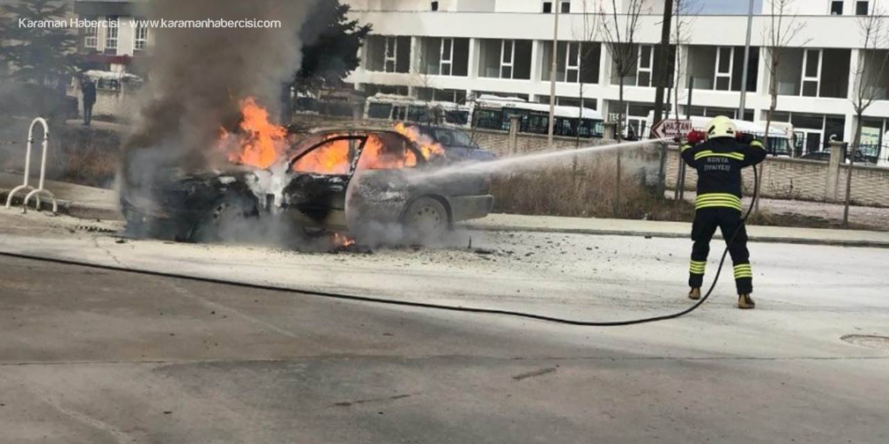 Konya'da Hastane Bahçesinde Otomobil Alev Alev Yandı