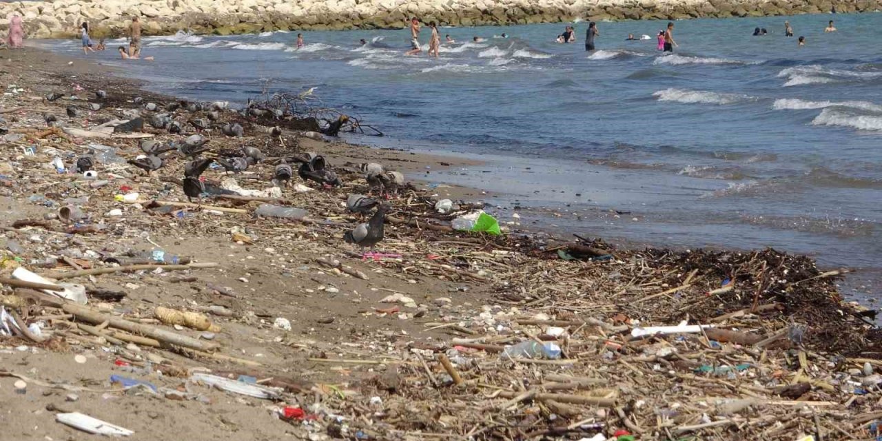 Mersin Sahillerindeki Kirlilik Turizmi Tehdit Ediyor