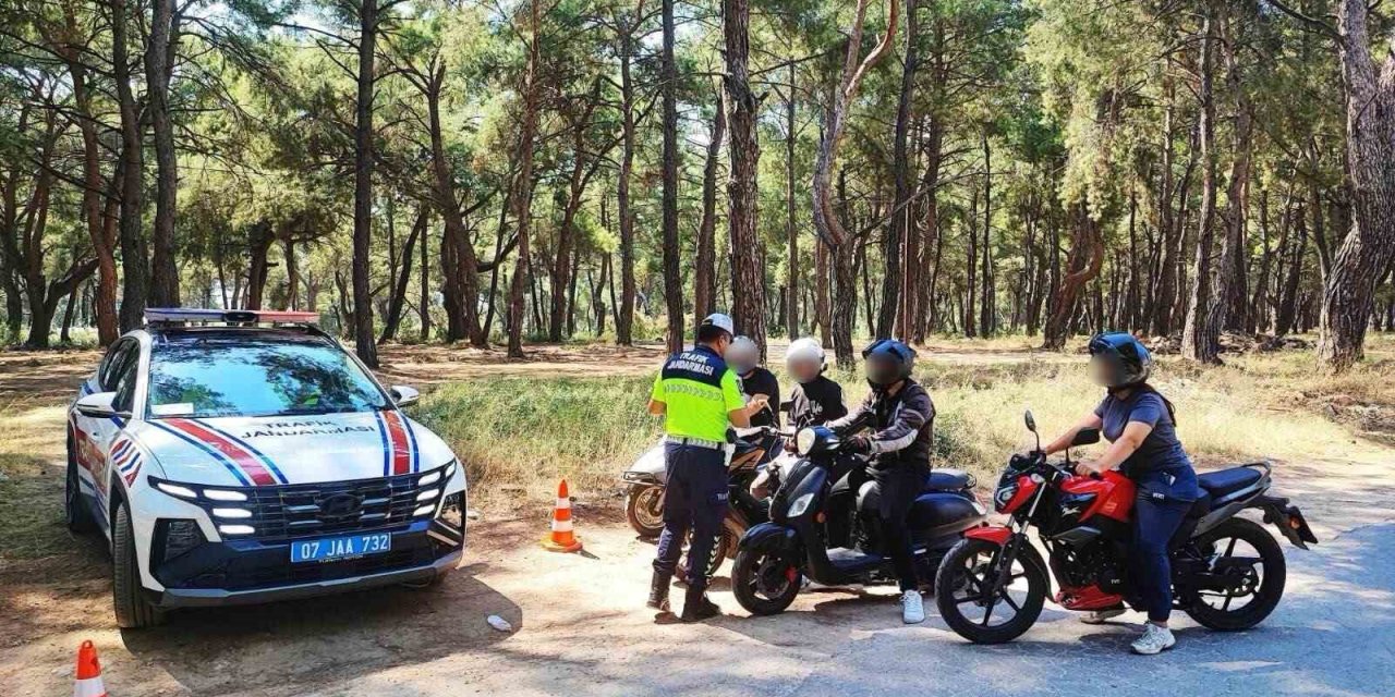 Jandarmanın Motosiklet Denetimlerinde 5 Bin 392 Sürücü Kontrol Edildi