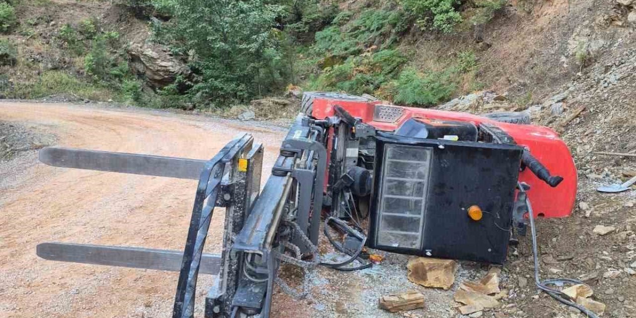 Gazipaşa’da Devrilen Forkliftin Altında Kalan Sürücü Yaralandı