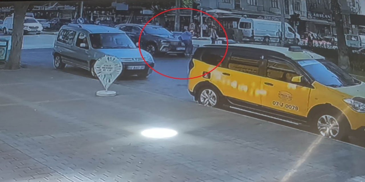 Otomobilin Çarptığı Kadın Metrelerce Savruldu