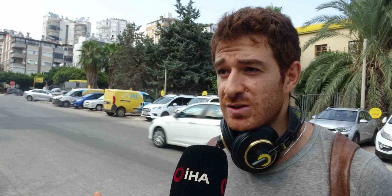 Kaldırımdaki Hatalı Parklara İsyan Etti: "tekerlekli Sandalyeli Birisi Olarak Buradan Geçmiş Olsam Oturur Ağlardım"