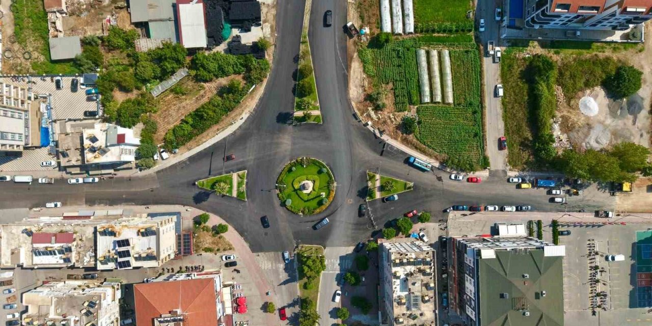 Alanya Mahmutlar Mahallesi’nde Sıcak Asfalt Çalışmaları İlerliyor