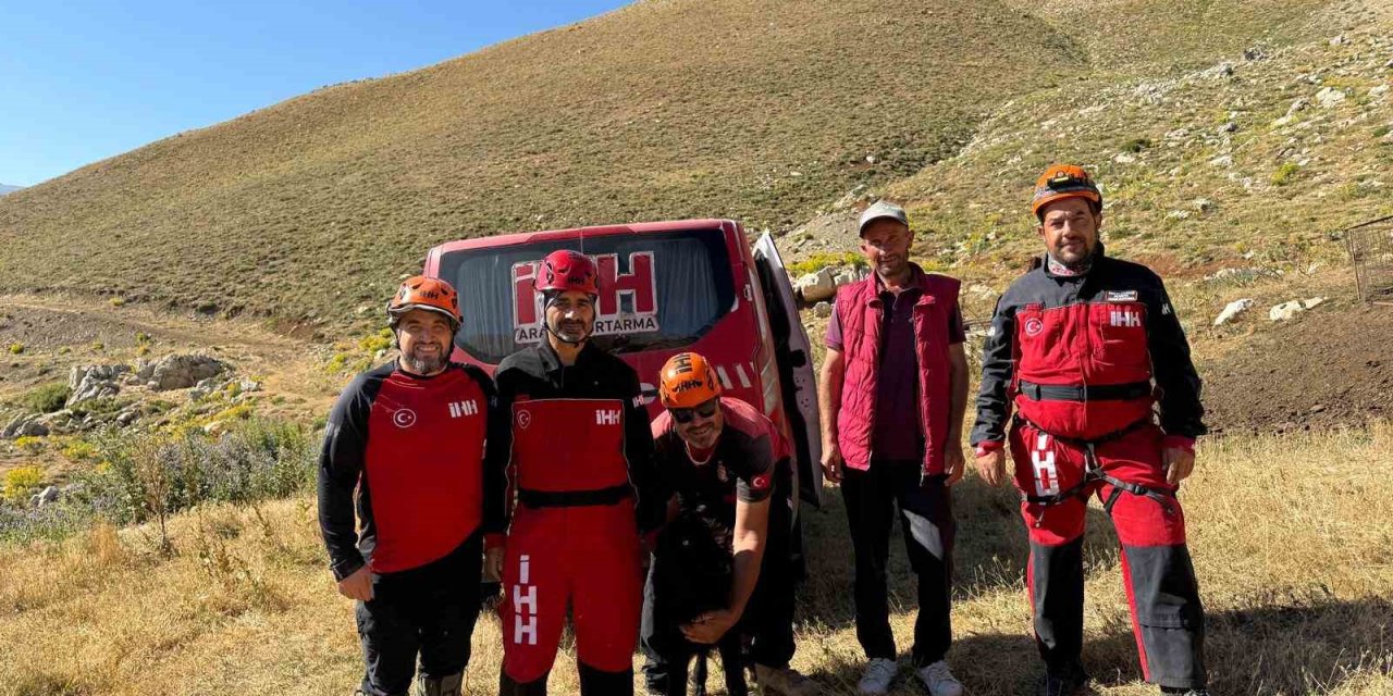 Alanya’da Dağlık Alanda Mahsur Kalan Keçi Kurtarıldı