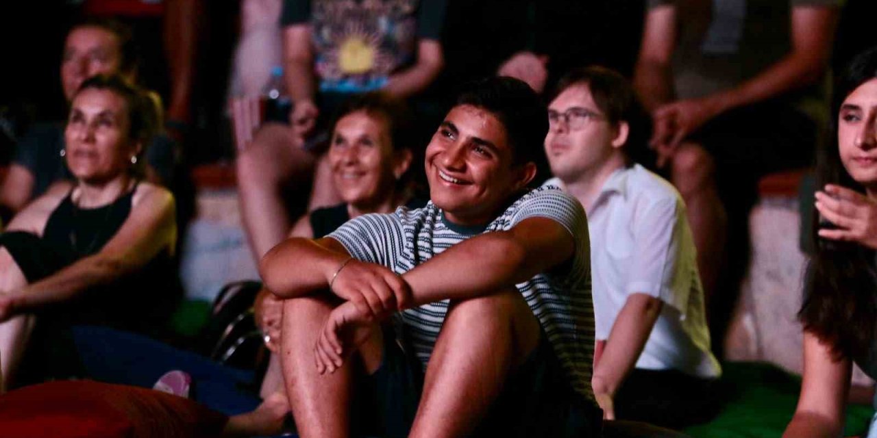 Alanya’da Yeşilçam Sinema Günleri ’neşeli Günler’ İle Başladı