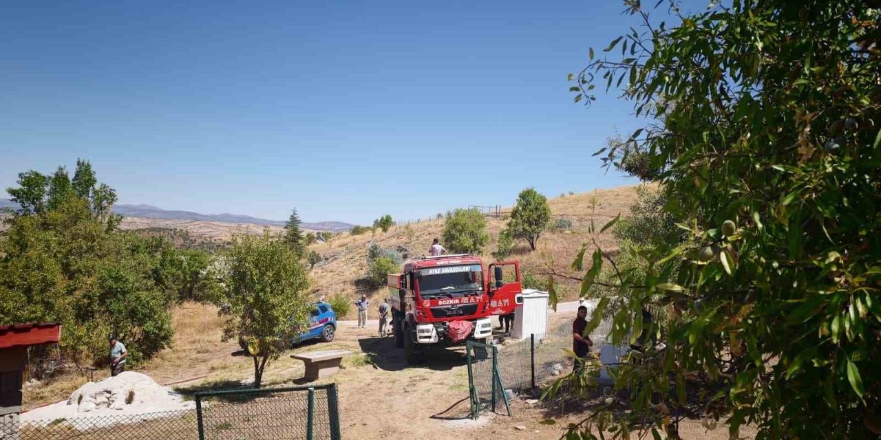 Anız Yangını Evlerin Sınırına Ulaşmadan Söndürüldü