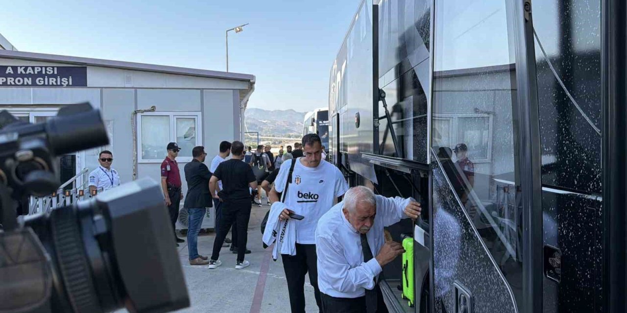 Beşiktaş Kafilesi, Antalya’da