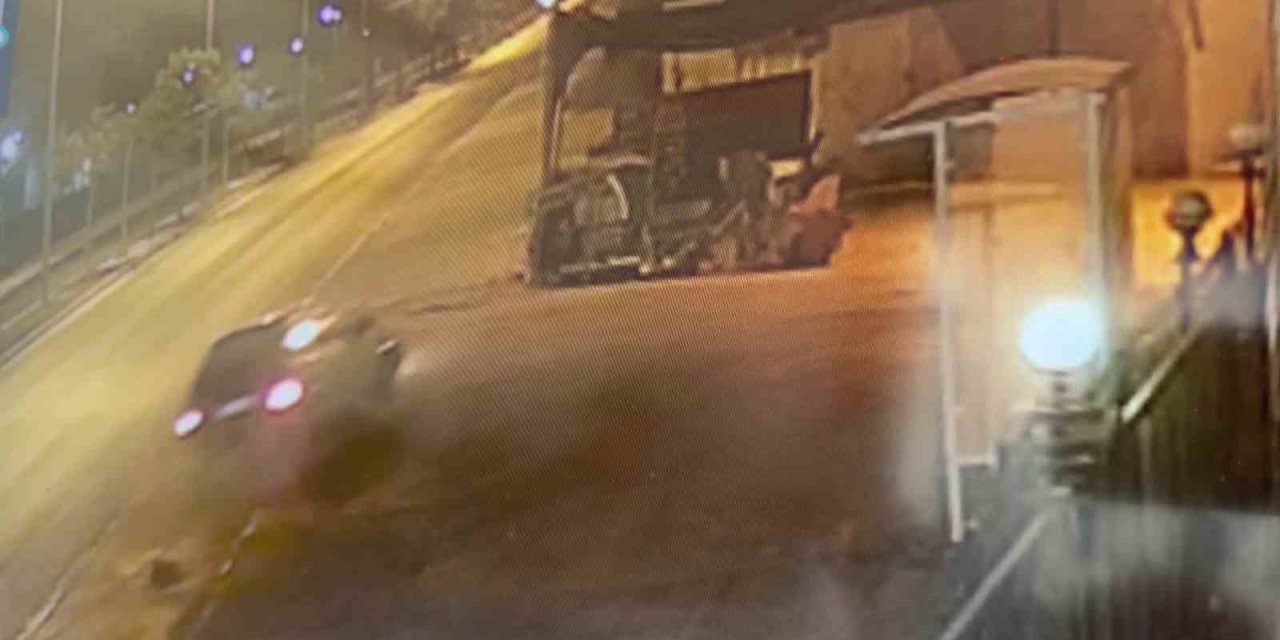 Antalya’da İlginç Kaza: Dükkana Uçtu, Önce Gitti Sonra Helalleşmek İçin Geri Döndü