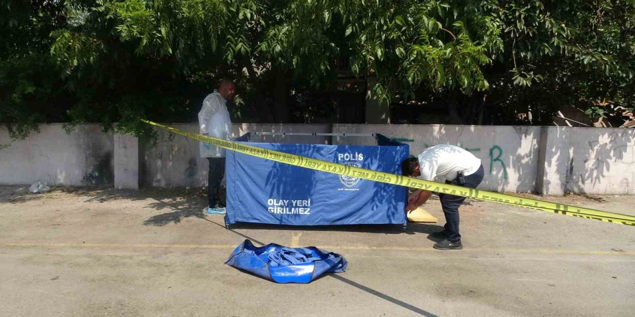 Pazar Alanında Ölü Bulundu, Kimliği Parmak İzinden Belirlendi