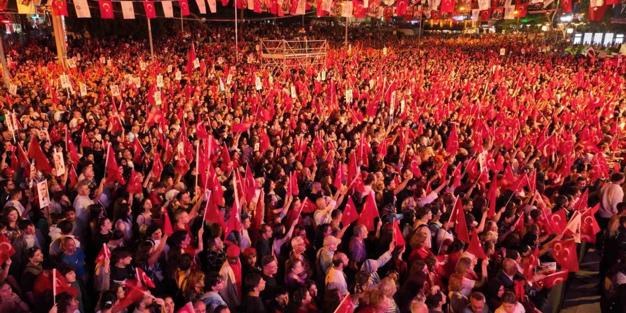 Antalya’da 30 Ağustos’ta Derya Uluğ Konser Verecek