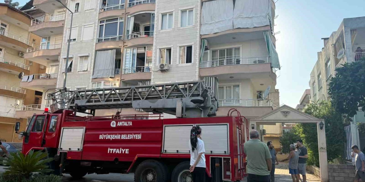 Ocakta Unutulan Yemek Yangına Neden Oldu