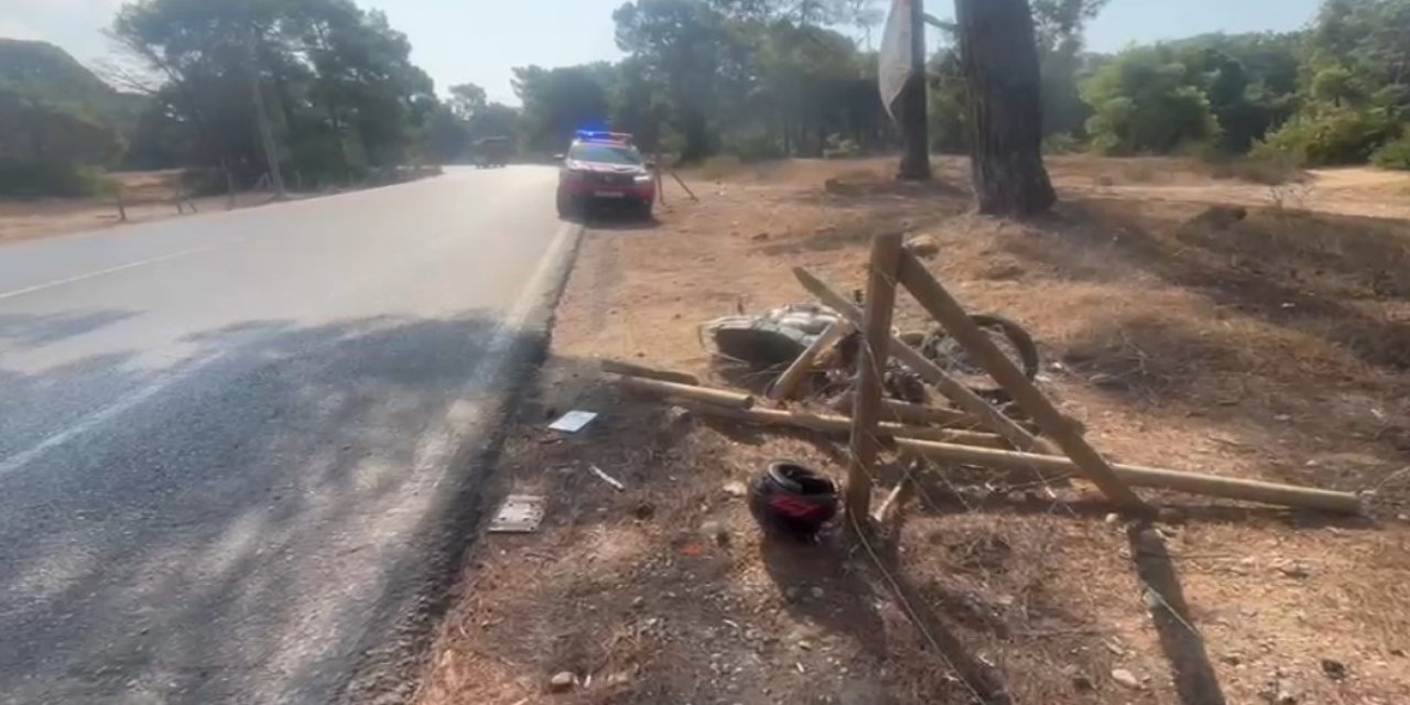 Manavgat’ta Motosiklet Tel Çitlere Çarptı: 2 Yaralı