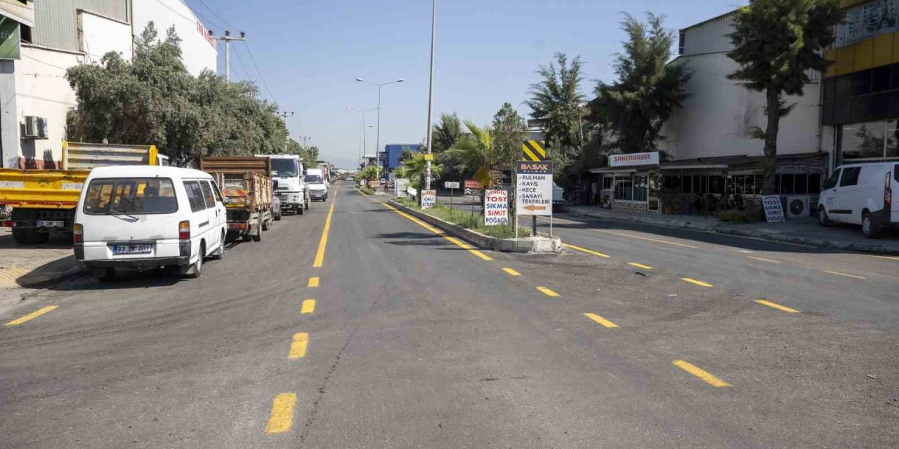 Mersin’de Sanayi Sitesinin 20 Yıllık Yolları Yenilendi