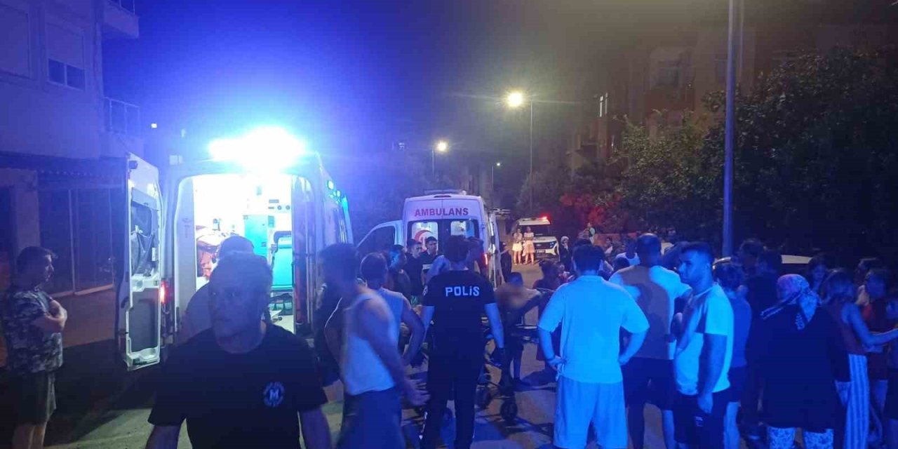 Annesini Darp Eden Babasını Bıçakladı