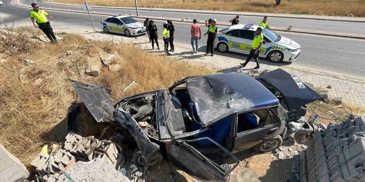 Takla Atan Otomobil Hurdaya Döndü: 1 Yaralı