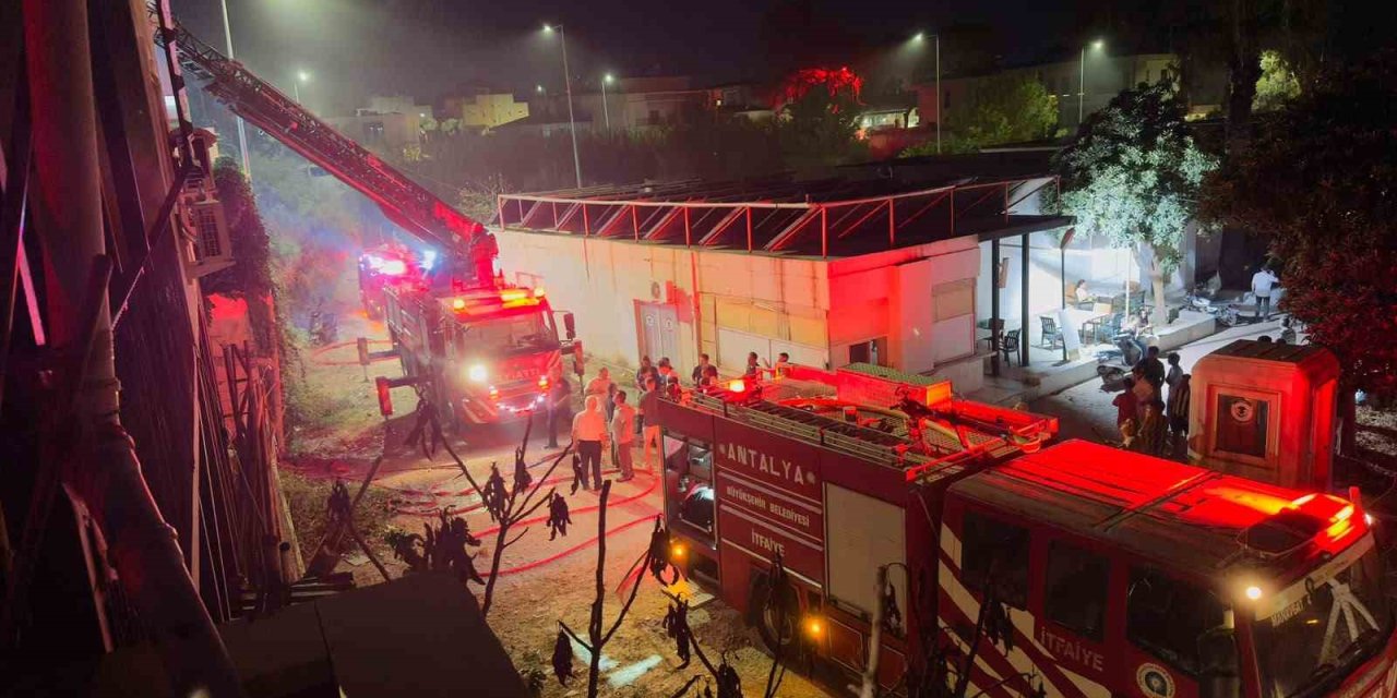Manavgat’ta Otelin Personel Lojmanında Çıkan Yangın Büyümeden Söndürüldü