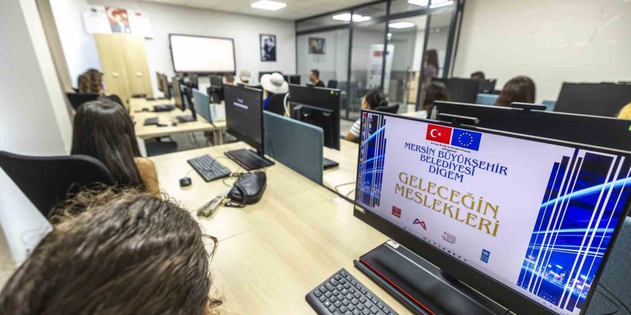 Mersin’de Gençlere Ücretsiz Yazılım Eğitimi