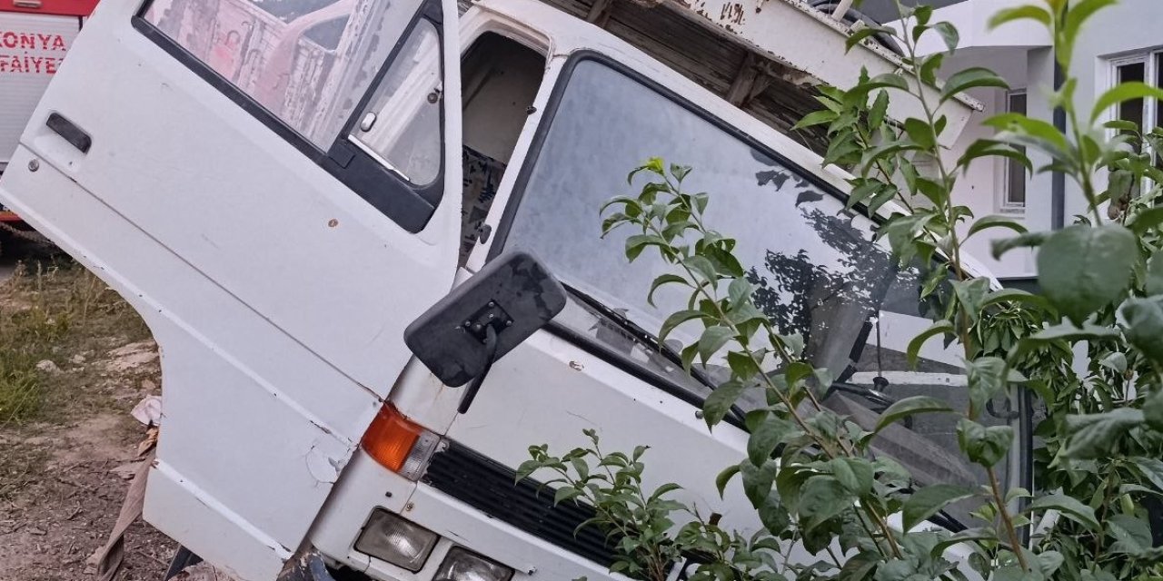 Durdurmaya Çalıştığı Kamyonetle Korkuluk Arasında Sıkışan Genç Operasyonla Kurtarıldı