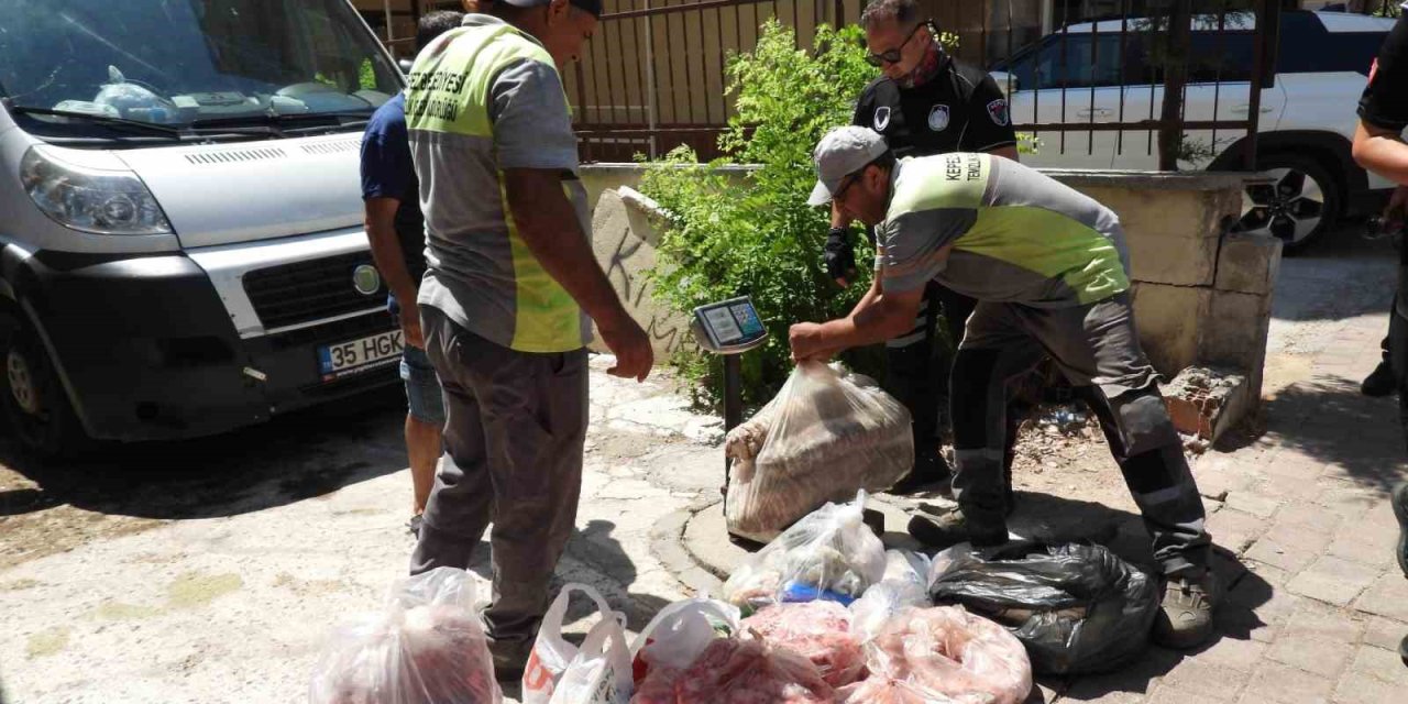 Antalya’da Son Kullanma Tarihi Bulunmayan Ve Süresi Geçmiş 152 Kilo Et İle 20 Bidon Turşuya El Konuldu
