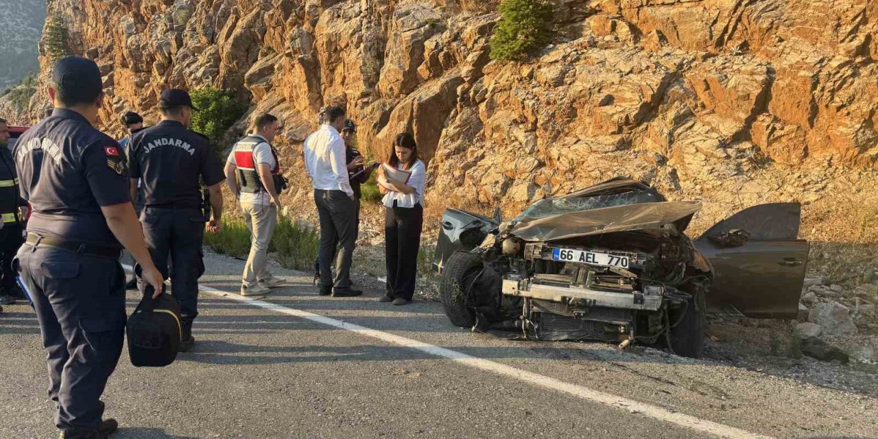 Antalya’da Otomobil Takla Attı: 1 Ölü, 2 Yaralı