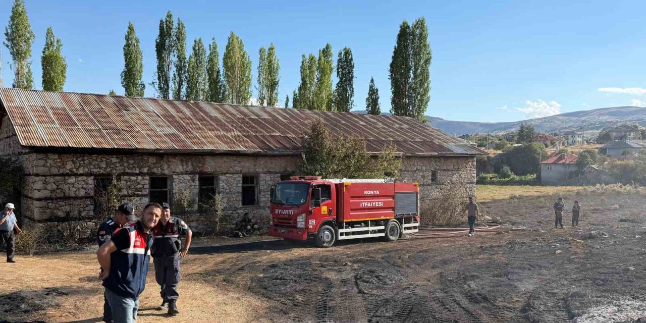 Saman Yüklü Kamyonda Yangın Çıktı
