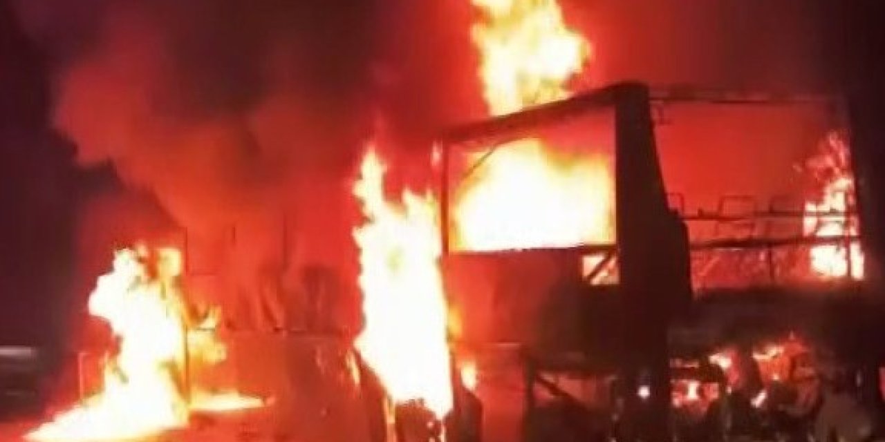 Mersin’de Otoyolda Seyir Halindeki Yolcu Otobüsü Alev Alev Yandı