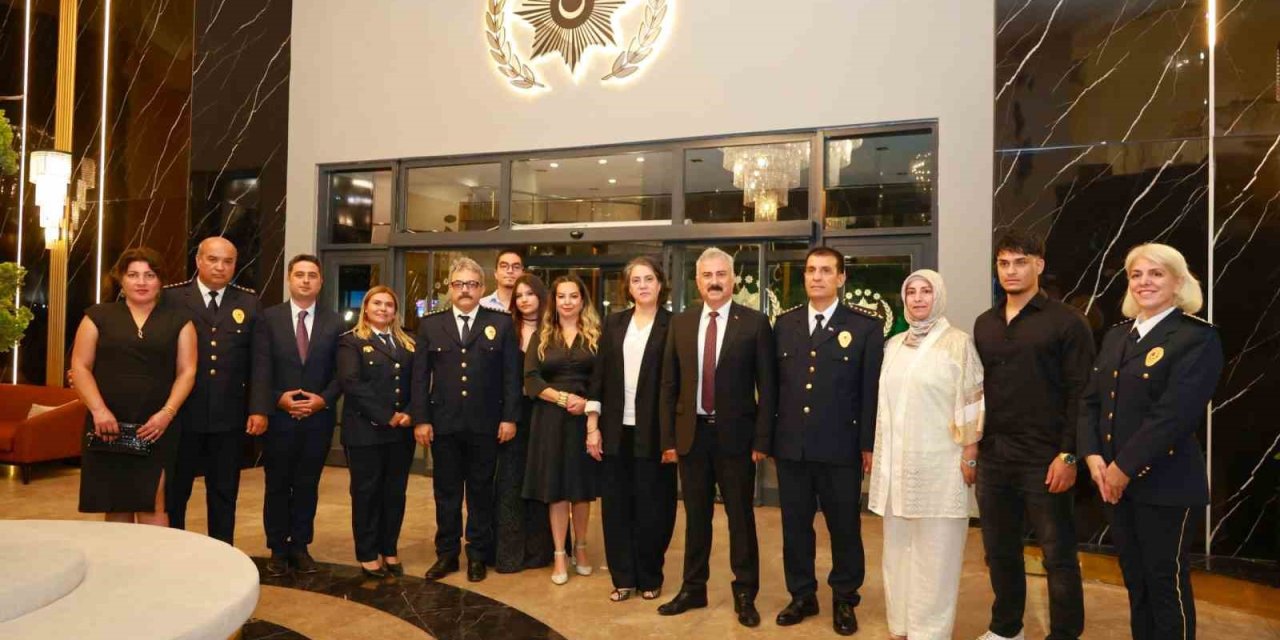 Mersin Emniyet Müdürü Aktaş, Terfi Eden 5 Müdür Ve Aileleriyle Bir Araya Geldi