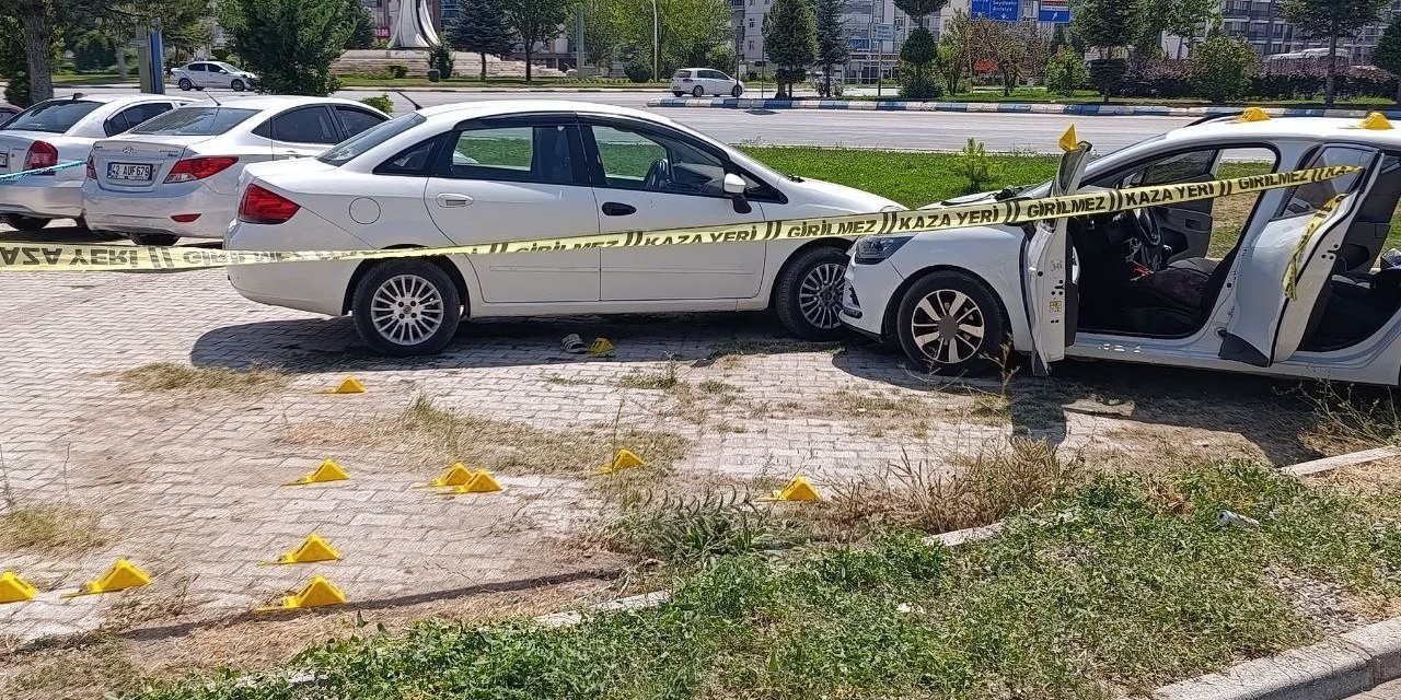 Otogarda Karşılaşan Husumetlilerin Kavgası Kanlı Bitti: 2 Yaralı
