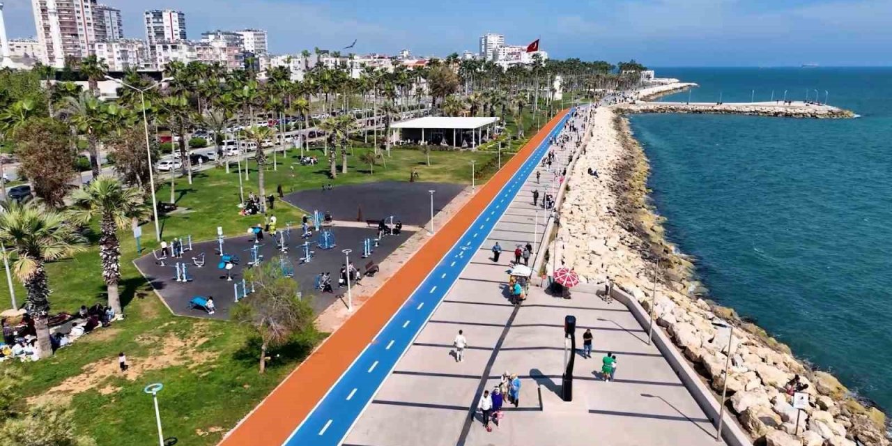 Mersin’in 560 Bin Metrekarelik Kültür Parkında Bakım Çalışmaları Sürüyor