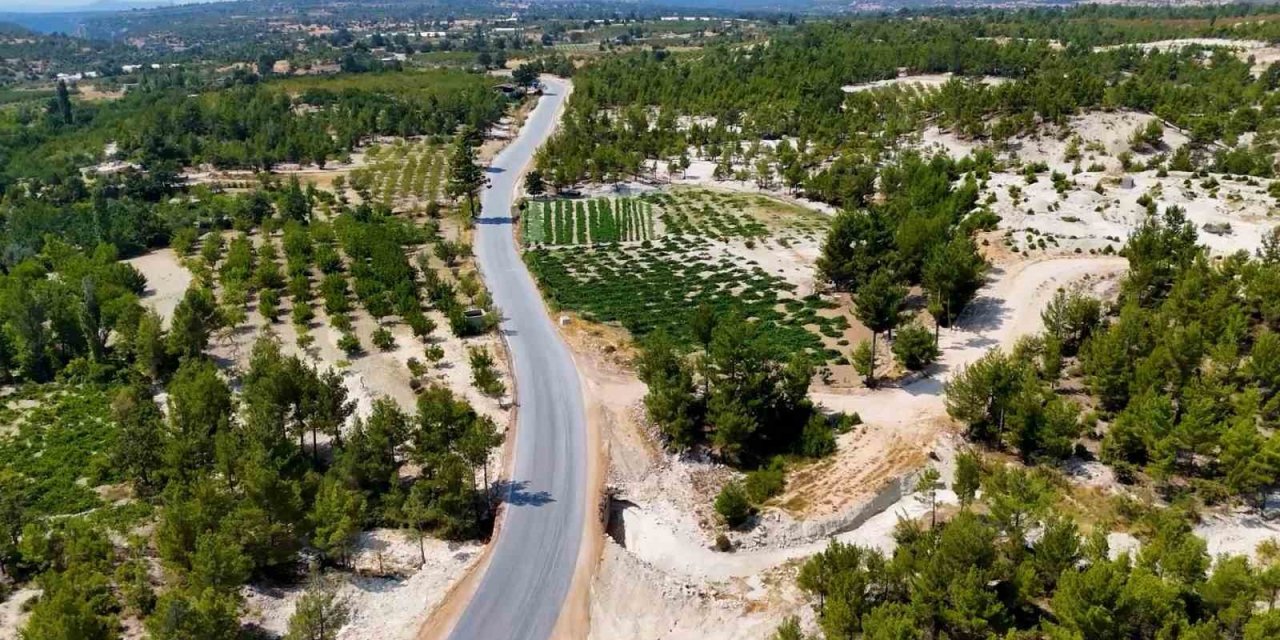 Mersin’de 4 Mahalleyi Birbirine Bağlayan Yol Yenilendi