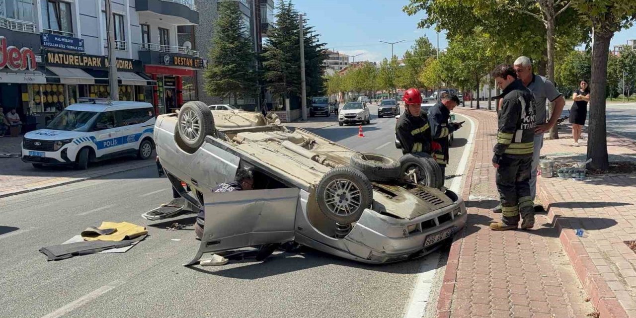 Kontrolden Çıkıp Takla Atan Araç Sürücüsü Yaralandı