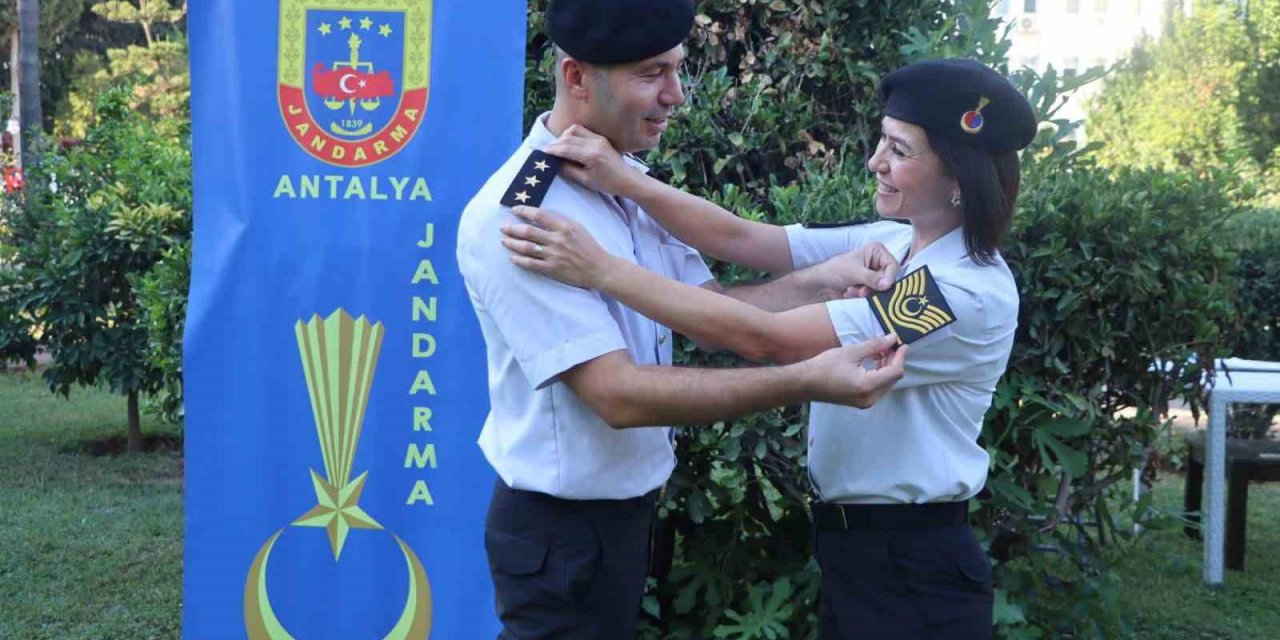 Jandarma Çiftin Evlilik Yıldönümünde Rütbe Terfi Gururu