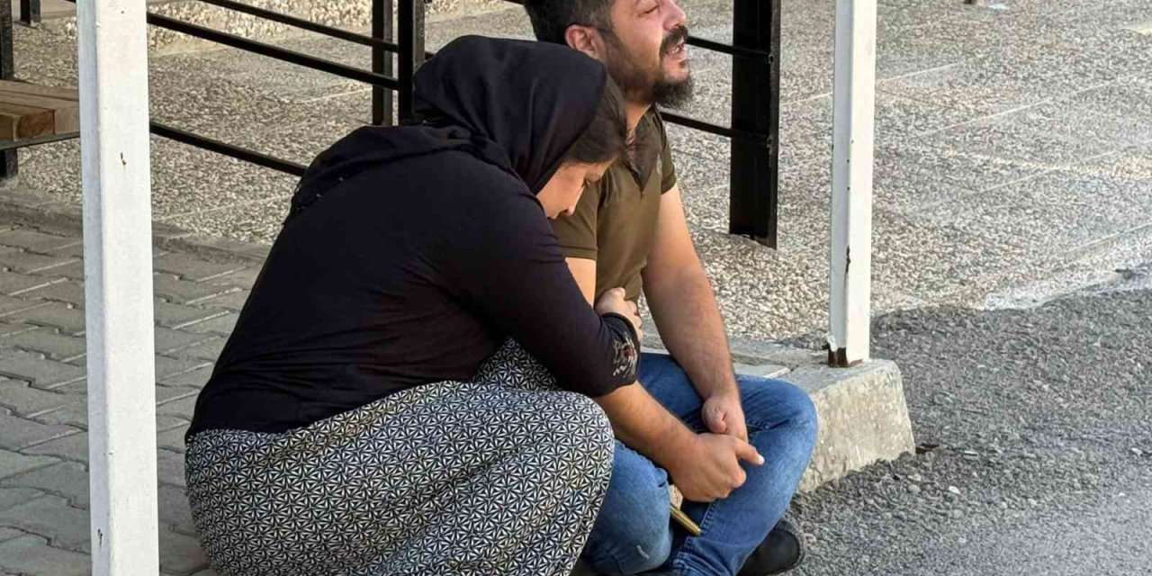 Geri Manevra Yapan Baba, Ölümüne Sebep Olduğu Bebeğinin Cenazesini Gözyaşları Arasında Teslim Aldı