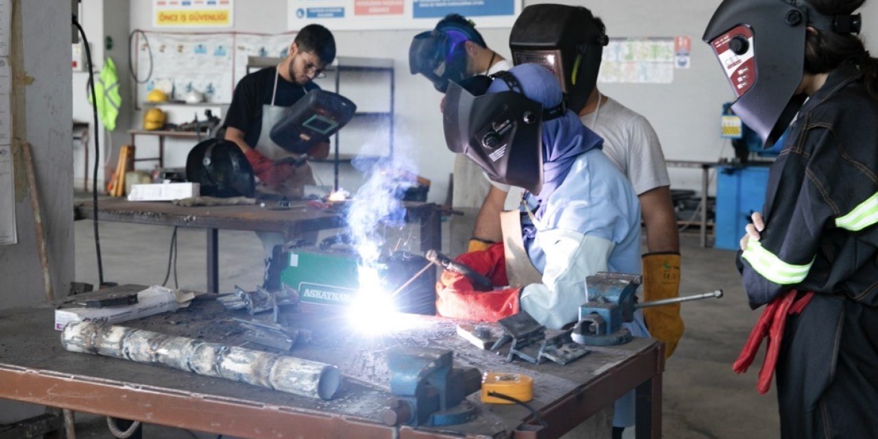 Mersin’de Çelik Kaynak Kursunu Bitirenlerin Yüzde 85’i İş Sahibi Oldu