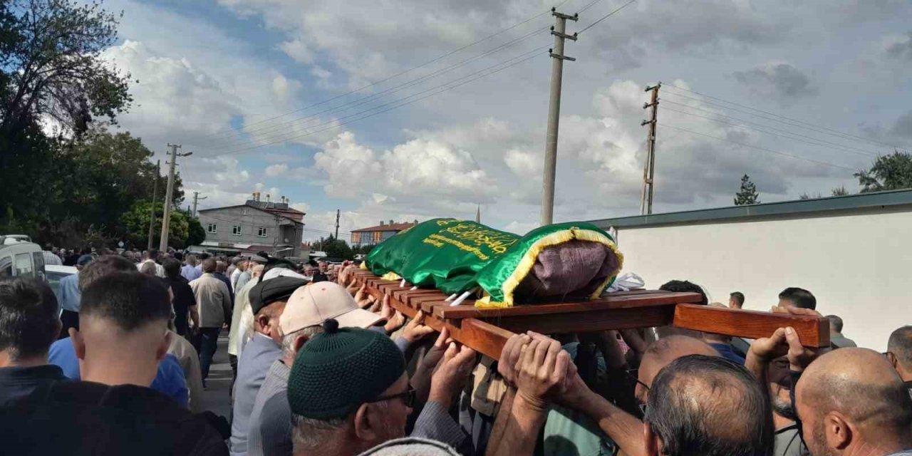 Karapınar’da Devrilen Traktörde Ağır Yaralanan Yaşlı Adam Hayatını Kaybetti