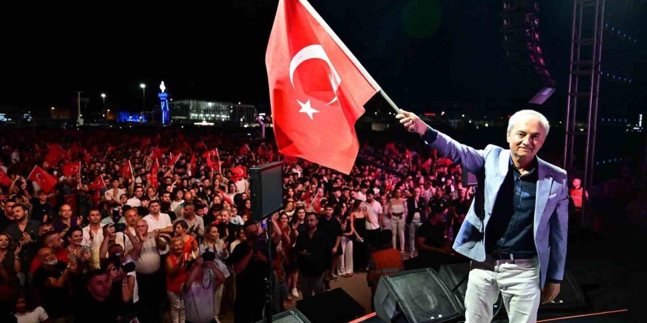 Kepez’de Zafer Coşkusu: Binlerce Antalyalı Dokumapark’ta Buluştu