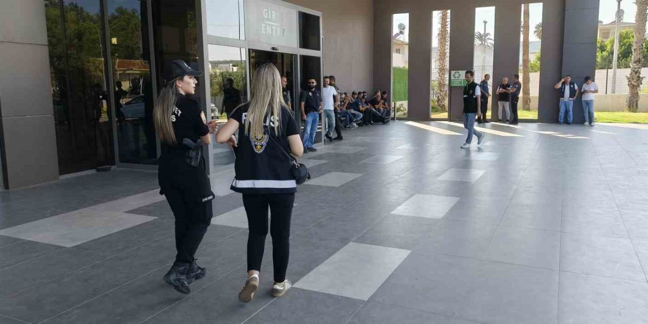 Kazazedelerin Yakınlarının Taşucu Limanı’ndaki Endişeli Bekleyişleri Sürüyor